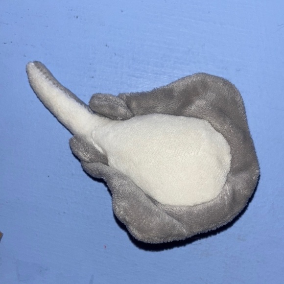 Gray Plush stingray Keychain - Picture 3 of 5